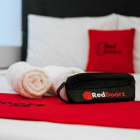 Reddoorz Near Alun Alun Magetan Hotel Екстериор снимка