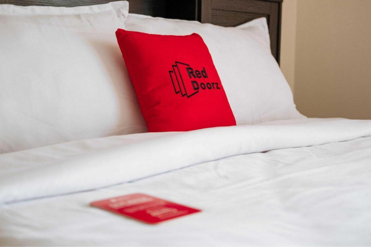 Reddoorz Near Alun Alun Magetan Hotel Екстериор снимка