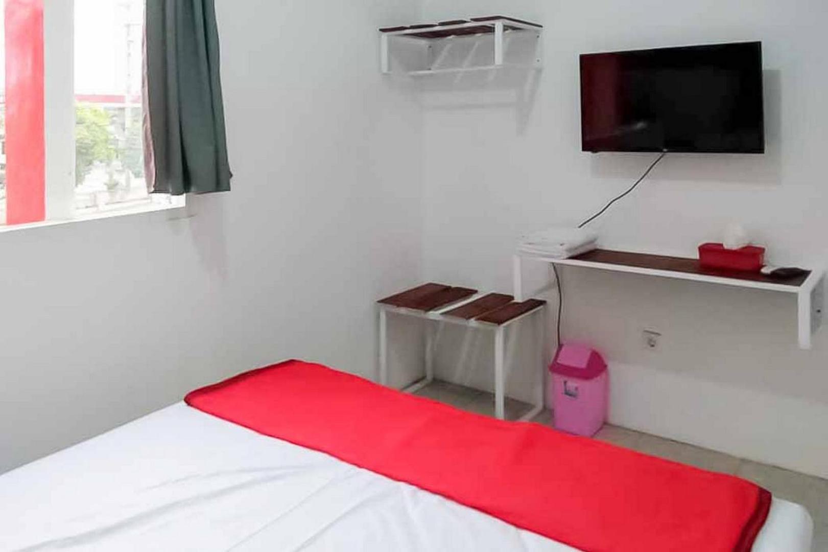 Reddoorz Near Alun Alun Magetan Hotel Екстериор снимка